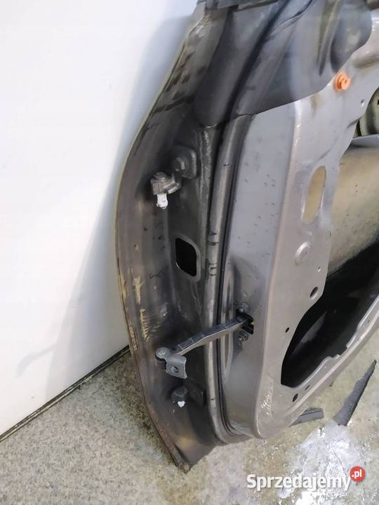 DRZWI PRAWE TYŁ W118 MercedesBenz CLAklasa II Drzwi