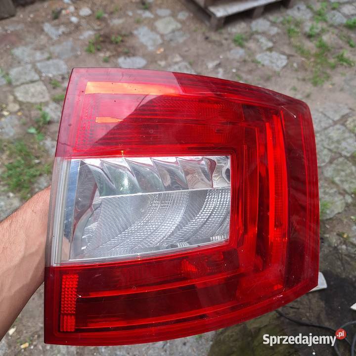 Lampa tył prawy tył octavia 3 kombi 5e9945096