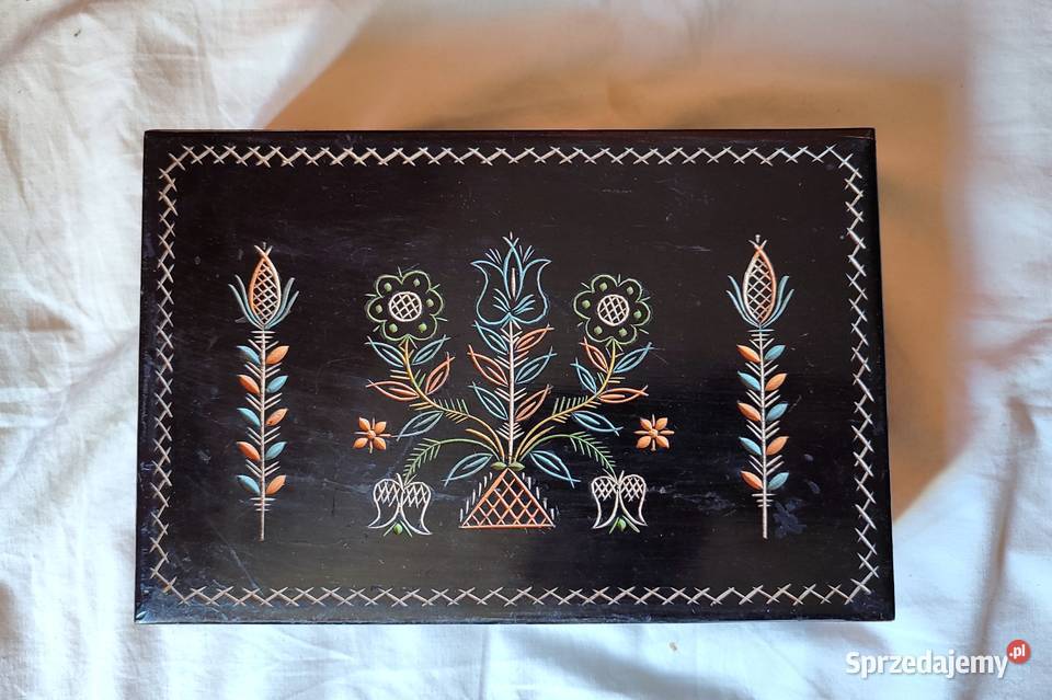szkatułka pudełko drewniane rzeźbione folk