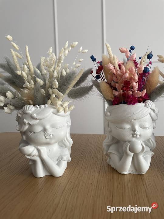 Doniczka betonowa z dekoracją prezent