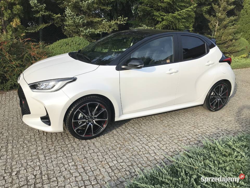 NOWA Toyota YARIS GR HYBRID 116 Perła NAVI nieuszkodzony Yaris Strzelno