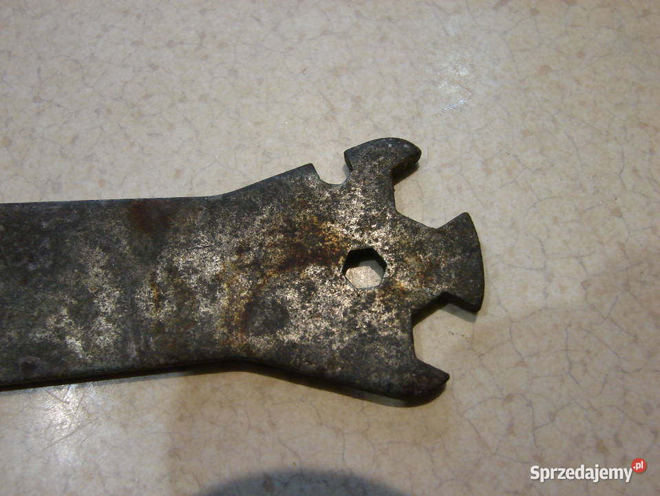 Klucz wieloczynnościowy starego motoru WSK WFM Normalia Starogard Gdański