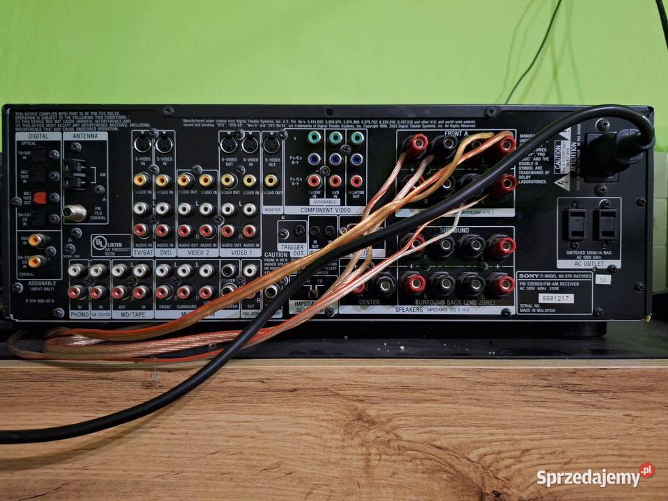 Zestaw grający składający się z amplitunera Sony