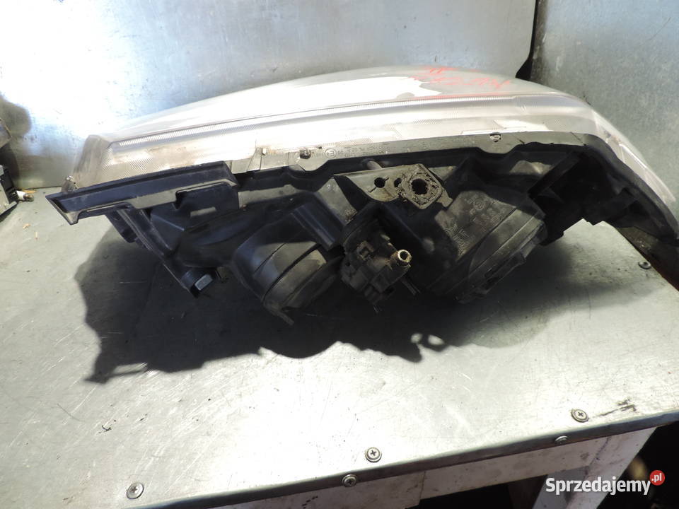 LAMPA PRAWY PRZÓD RENAULT MEGANE 2 FL osobowe małopolskie Nowy Sącz