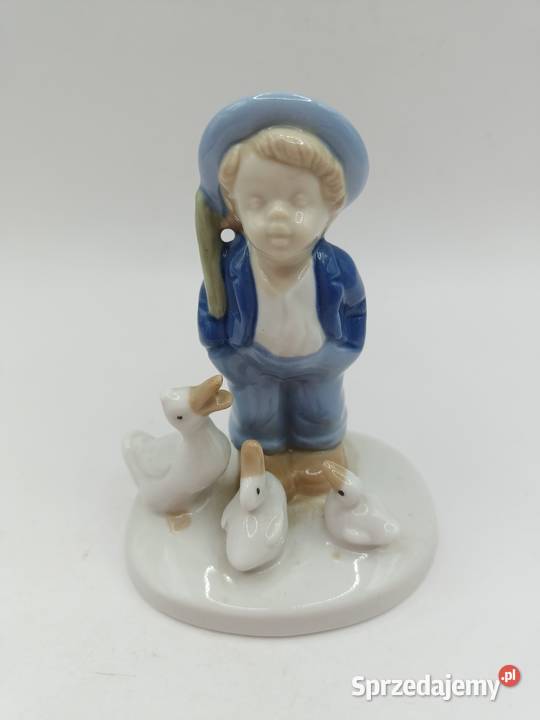 Porcelana figura Chłopiec z trzema gąskami Zamość