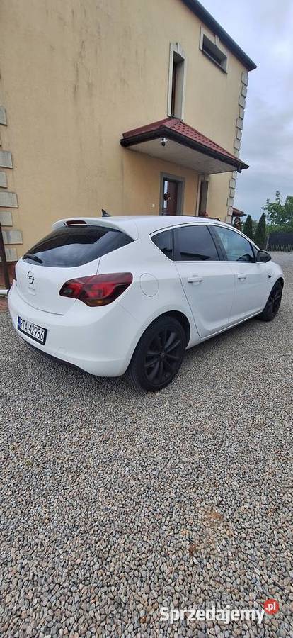 Opel Astra 16 2010r Przewłoka