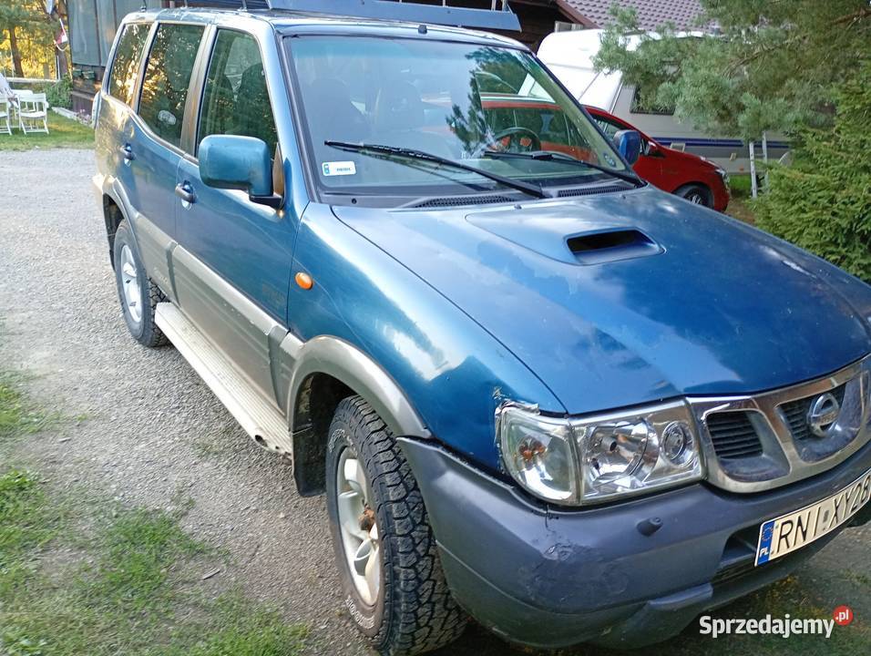 Nissan Terrano 2 terenowy Rok produkcji 2002 Nisko