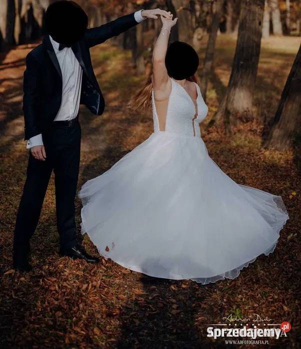 suknia ślubna biała kryształki wyciecia Zawiercie