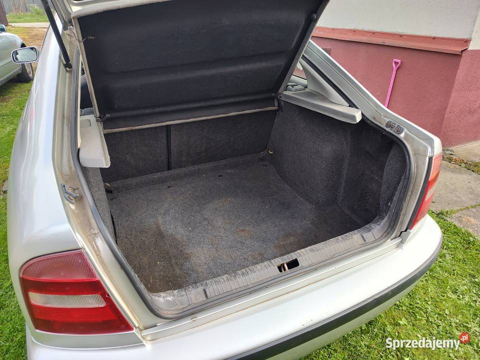 Skoda Octavia 16 benzyna Bobrek