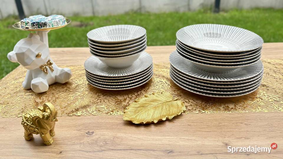 189 Serwis obiadowy 24 elementy Kropeczki sprzedam