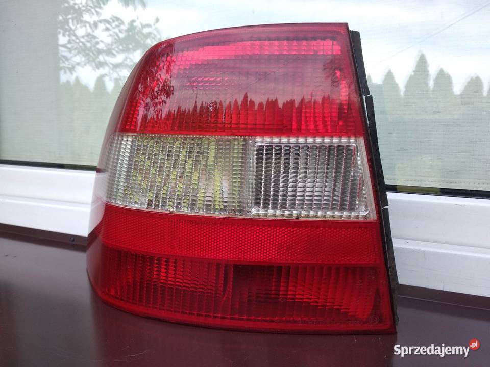 Opel Vectra B sedan liftback lampa tył tylna