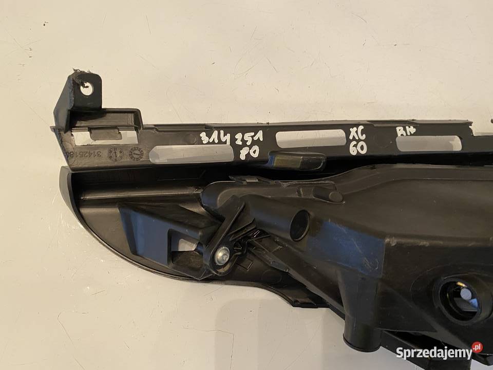 VOLVO XC60 II halogen prawy z mocowaniem Lampy przeciwmgielne lubelskie Kozubszczyzna