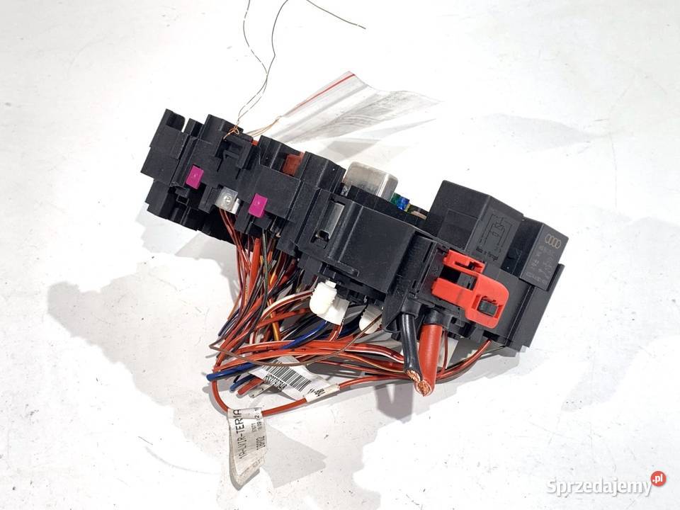 SKRZYNKA BEZPIECZNIKÓW VW TOURAN 5Q0937615C podkarpackie sprzedam