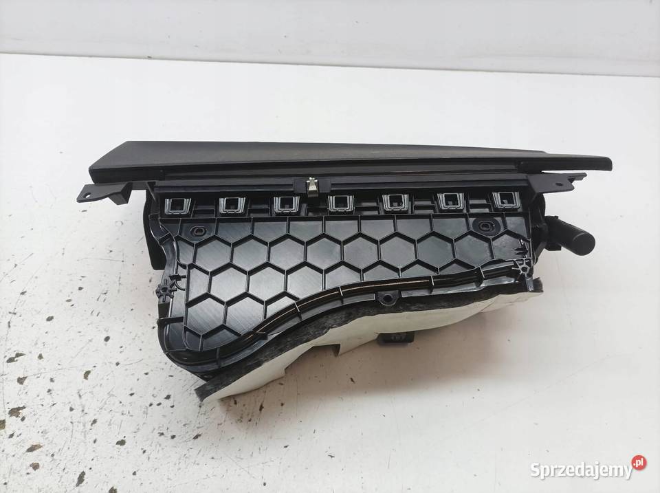 SCHOWEK PRAWY PASAŻERA EUROPA Bmw Seria 1 II Rok produkcji 2013 świętokrzyskie