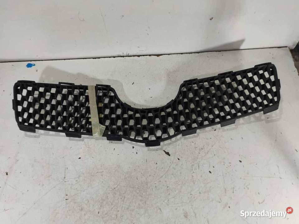 ATRAPA GRILL TOYOTA YARIS II 53111140