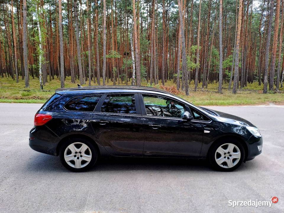 Opel Astra J 17 CDTI 2011r Kombi łódzkie Sieradz
