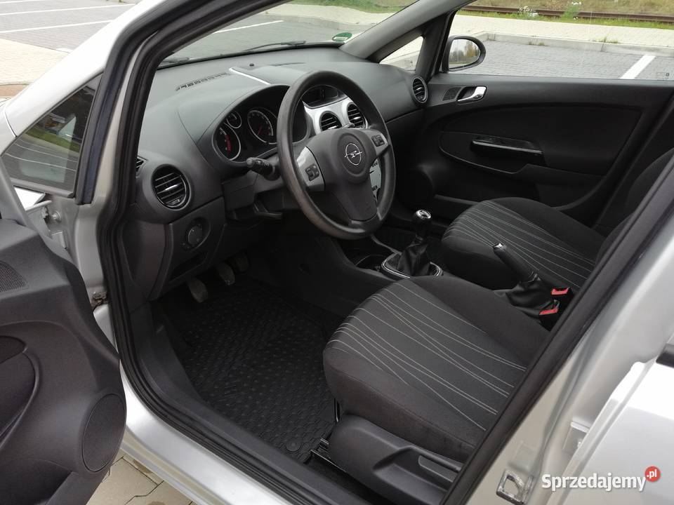 Opel Corsa D 12 Benzyna 80 Alu Klima 5 drzwi z światła do jazdy dziennej Koziegłowy