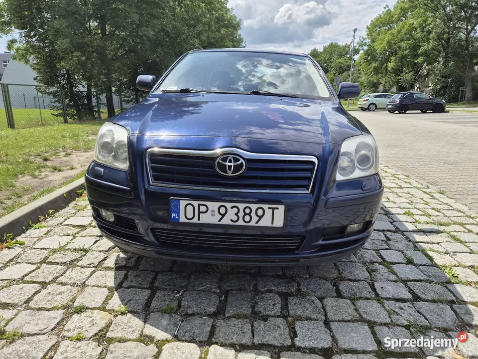 Toyota Avensis Salon Polska nowości w rodzinie kurtyny powietrzne opolskie