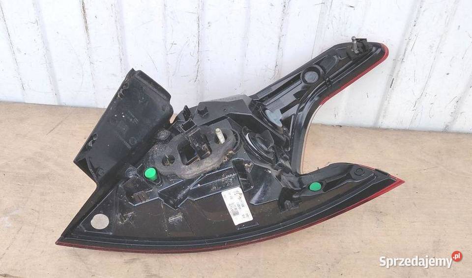 PEUGEOT 308 T9 HB LAMPA LEWA TYŁ Lampy przednie