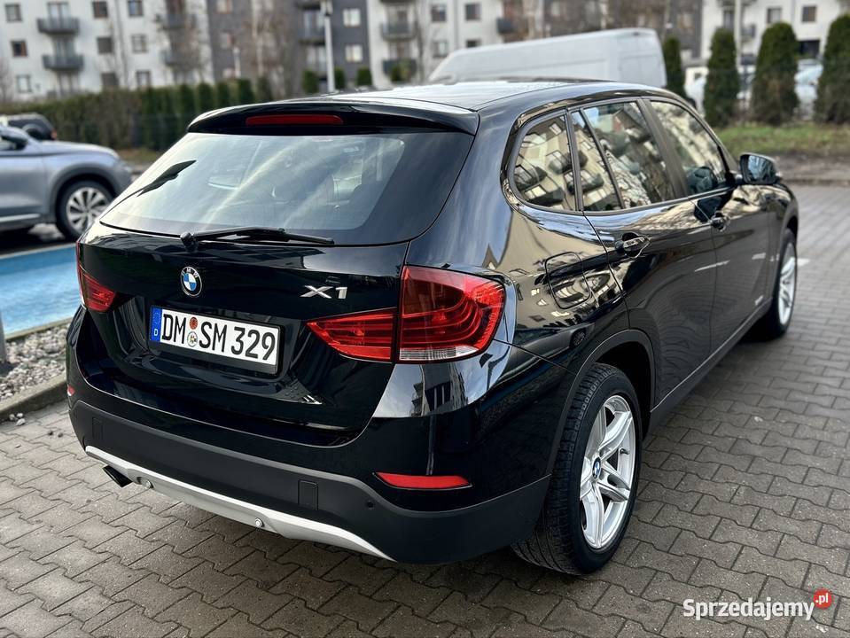 BMW X1 sDrive18i 20 benzyna 2013r zadbana Niski czarny Szczecin