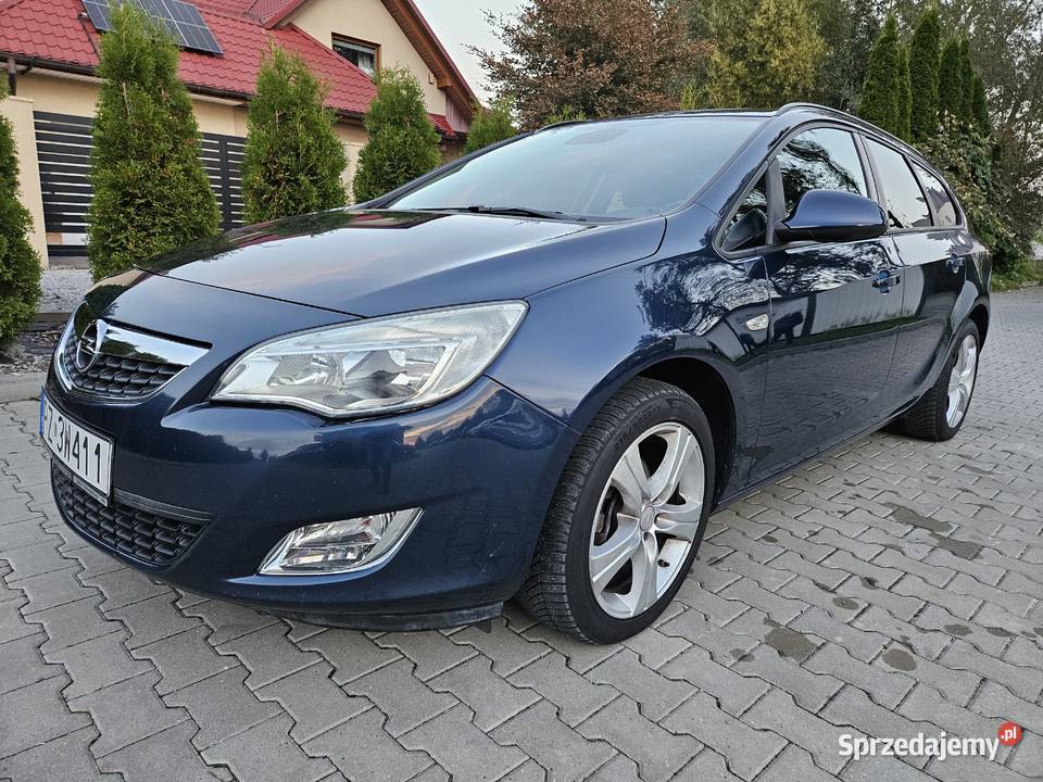 Opel Astra 2011 14T 140 hak dużym serwisie Rzeszów