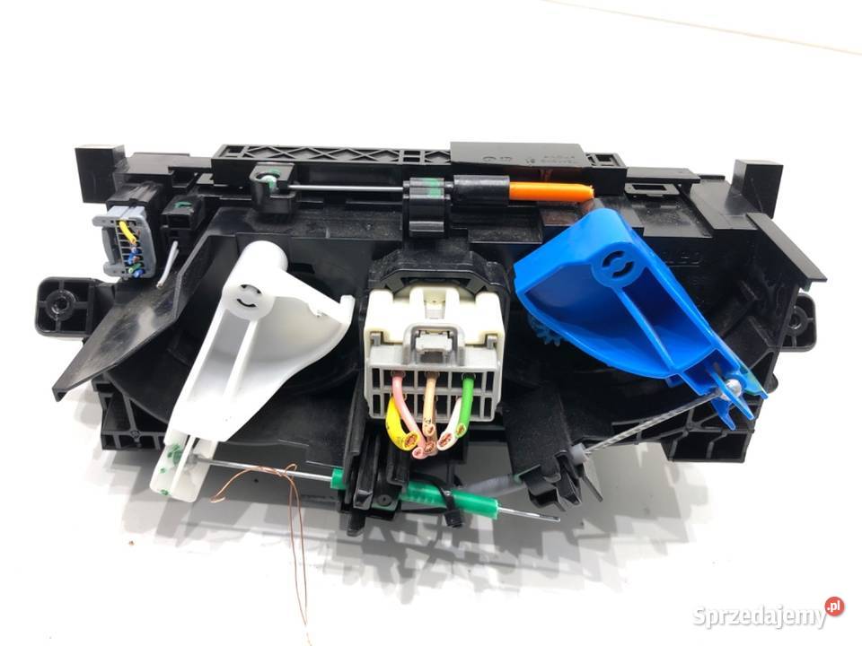 PANEL STEROWANIA NAWIEWU DACIA DUSTER T679803