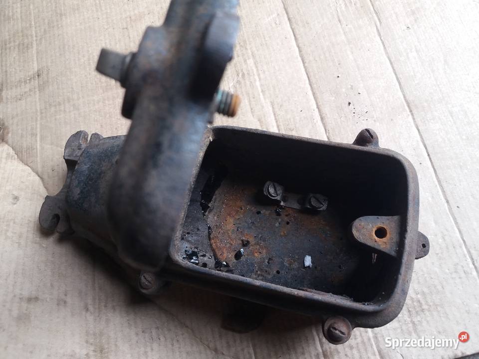 Stara skrzynka prądów obudowa