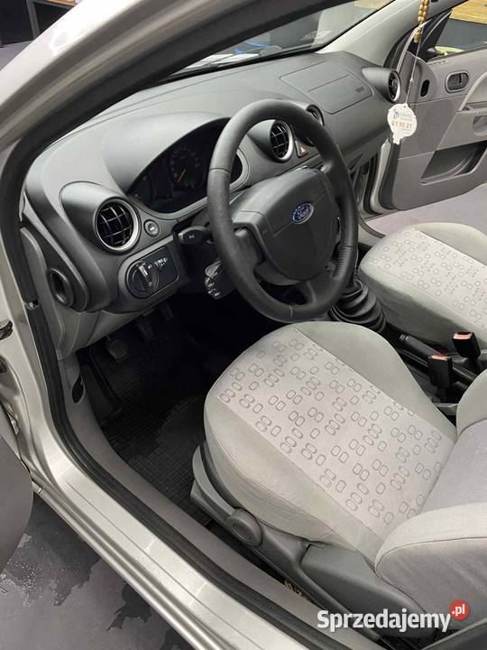 Ford Fiesta 14 TDCi 2003 130 000 68 Srebrny manualna Olkusz