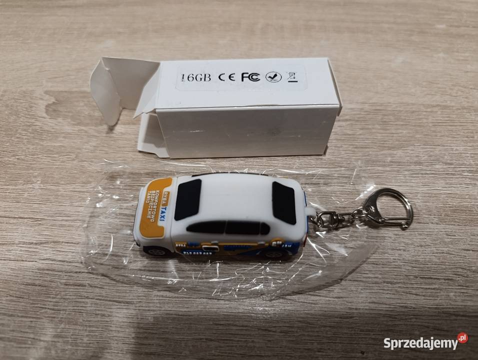 Pendrive 16 GB brelok samochód
