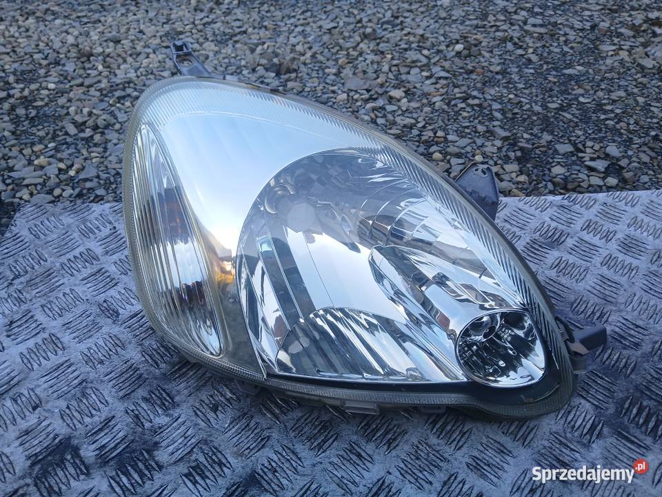 Lampa prawa przednia Toyota Yaris I lift EU prawe Lampy przednie małopolskie Radłów