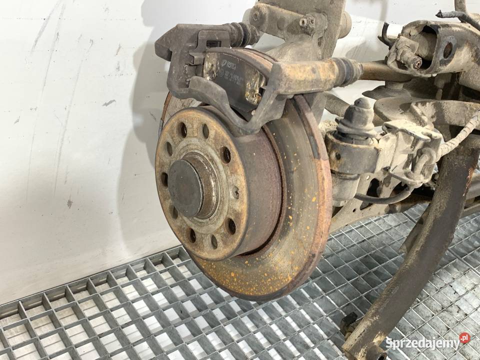 BELKA TYŁ VW TOURAN Minivan 0310 TYLNA