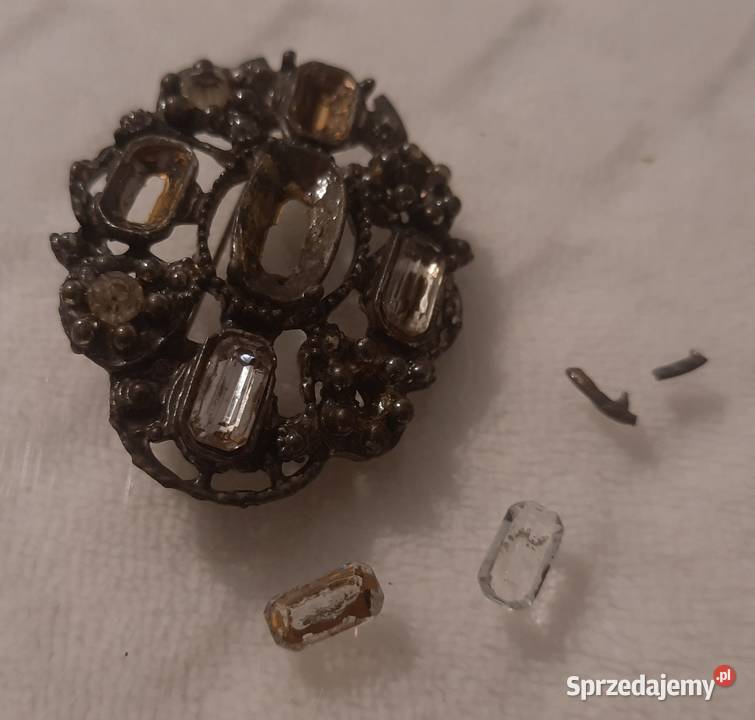 Przypinka broszka metalowa kamienie 38x49 Czeladź