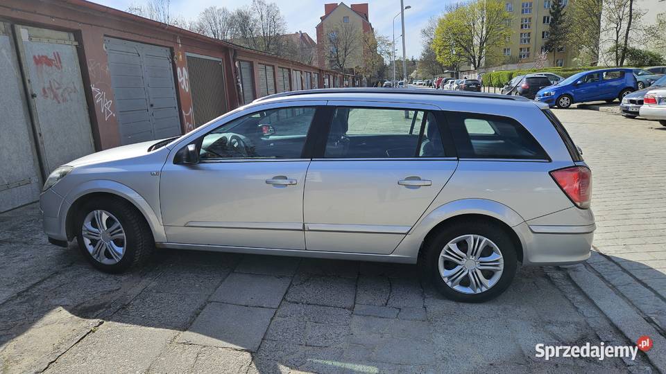 Opel Astra H 18 Kombi z silnikiem benzynowym o manualna sprzedam