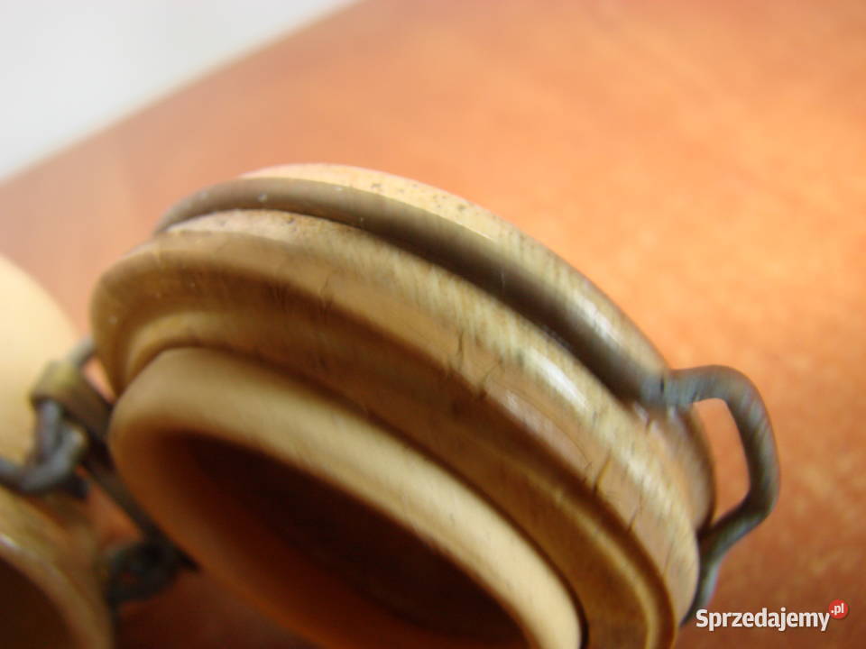 stara porcelitowa solniczka