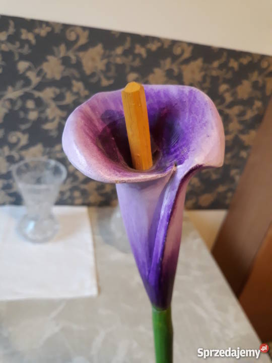 Kwiat rzeźbiony drewniany piękne kolory na wielokolorowy Gdańsk