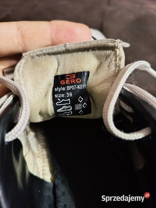 Męskie Buty Piłkarskie Korki Białe Czarne GERO Suwałki