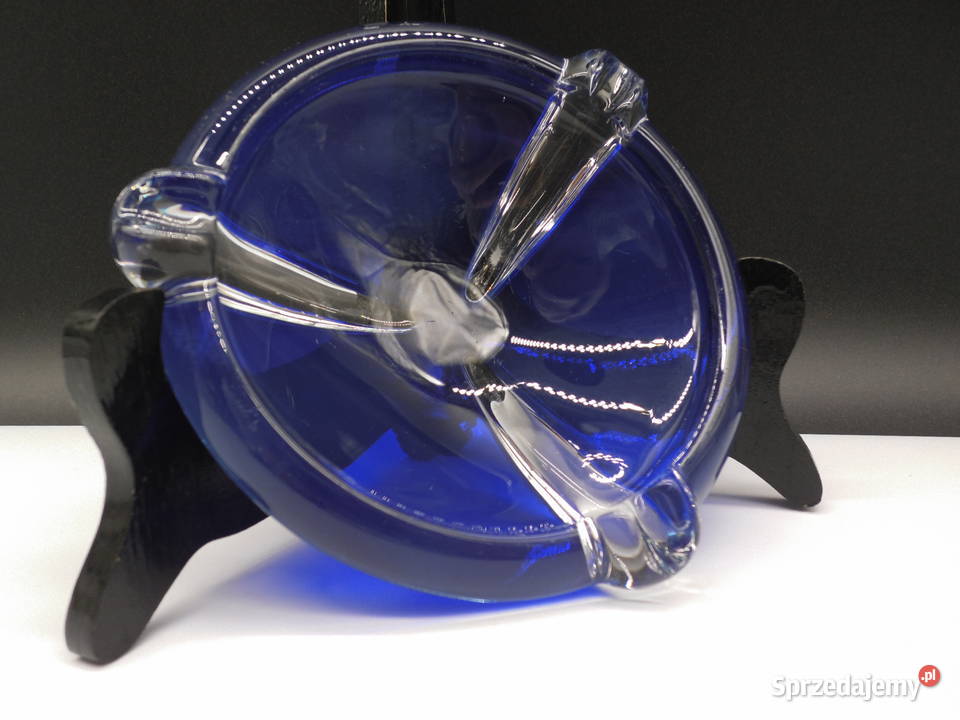 Popielniczka ze szkła kobaltowego lata 70 Raszków