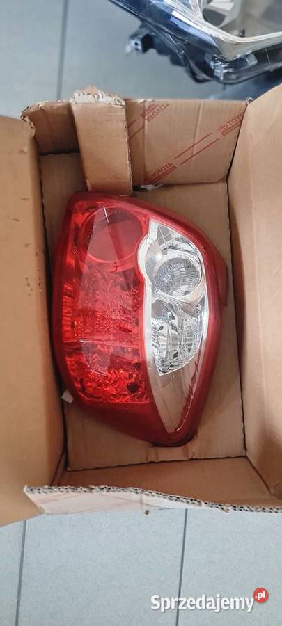 LAMPA LEWA TYŁ TOYOTA AURIS E15 Golina