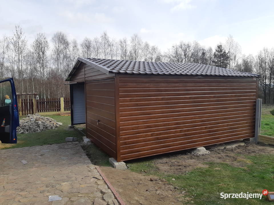 Ładny Garaż Blaszany Drewnopodobny Garaże