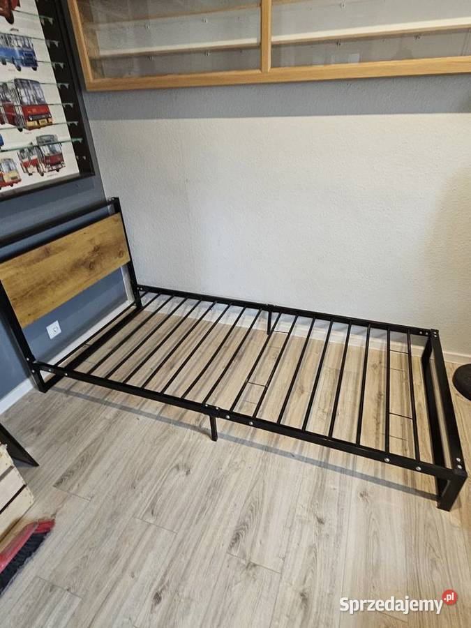 Łóżko z materacem 90cm