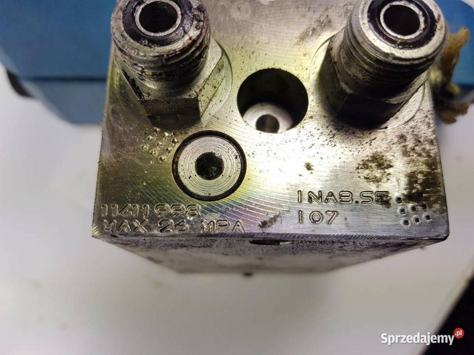 ELEKTROZAWÓR VOLVO L120F VICKERS osobowe kujawsko-pomorskie Lipno