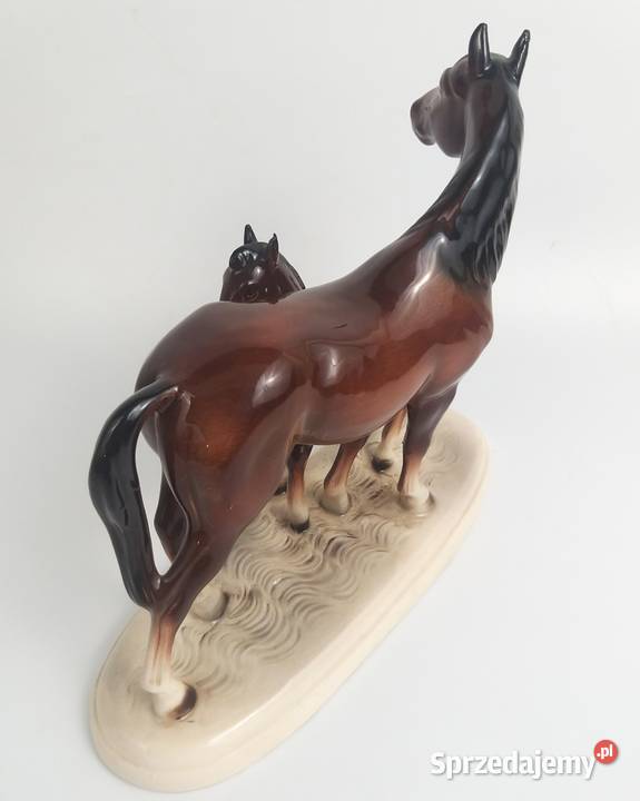 dwa konie klacz źrebak Hertwig Katzhutte Niemcy Porcelana i szkło mazowieckie