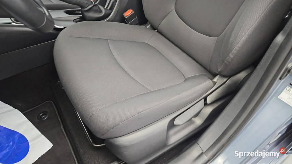 Toyota Corolla 16 Active Z Polskiego Salonu wielofunkcyjna kierownica Warszawa