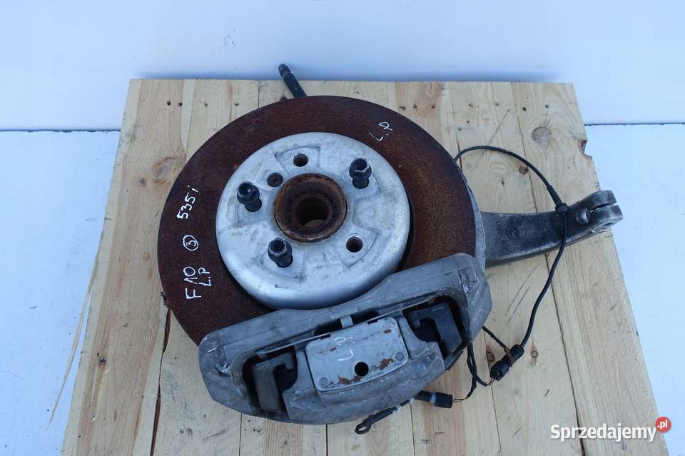 BMW F10 535 30 i PRZEDNIA ZWROTNICA piasta LEWY Rudka