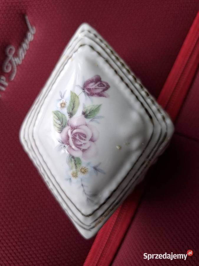 Porcelanowe puzderko szkatułka z różą vintage