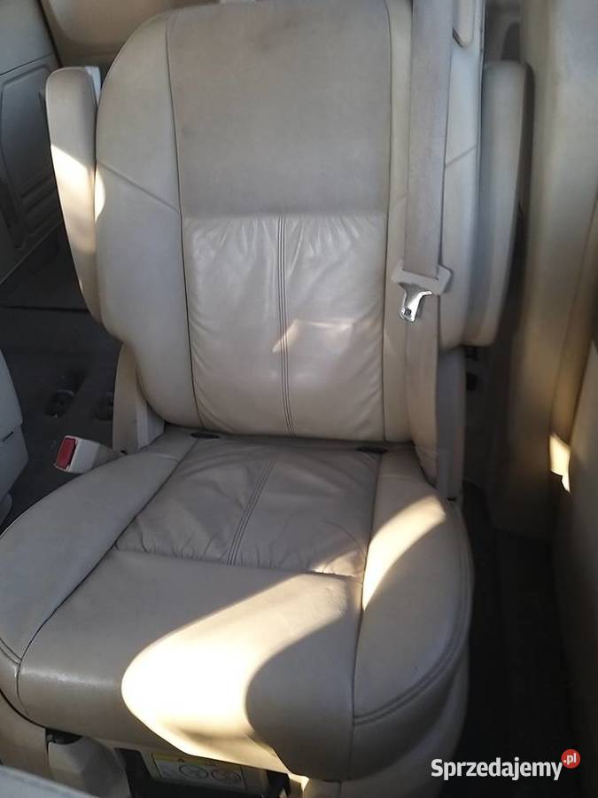 ZDERZAK PRZEDNI ZŁOTY CHRYSLER TOWN COUNTRY 0810 Kawnice