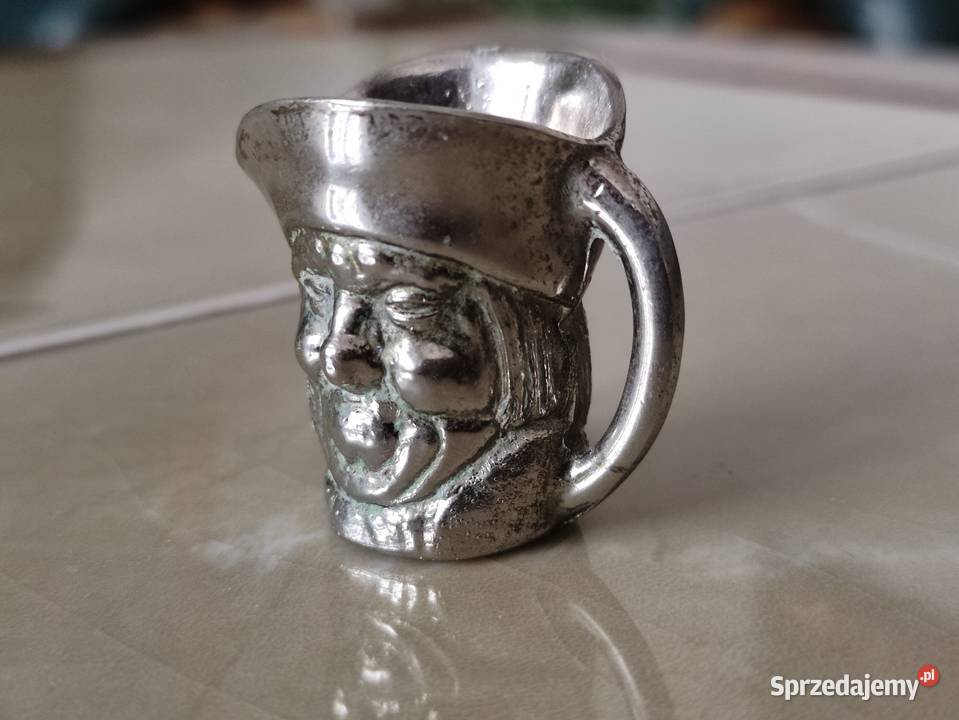 Figurka muszkietera na koniu plus kufelek