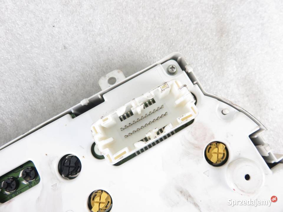 LICZNIK MITSUBISHI OUTLANDER 24 4WD 8100A089 osobowe małopolskie sprzedam