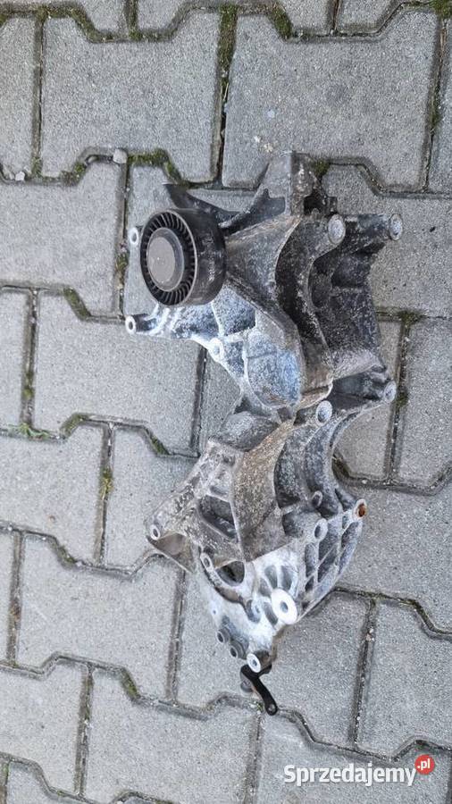 Łapa wspornik alternatora Audi a4 b8 a5 Części montażowe Kraków sprzedam