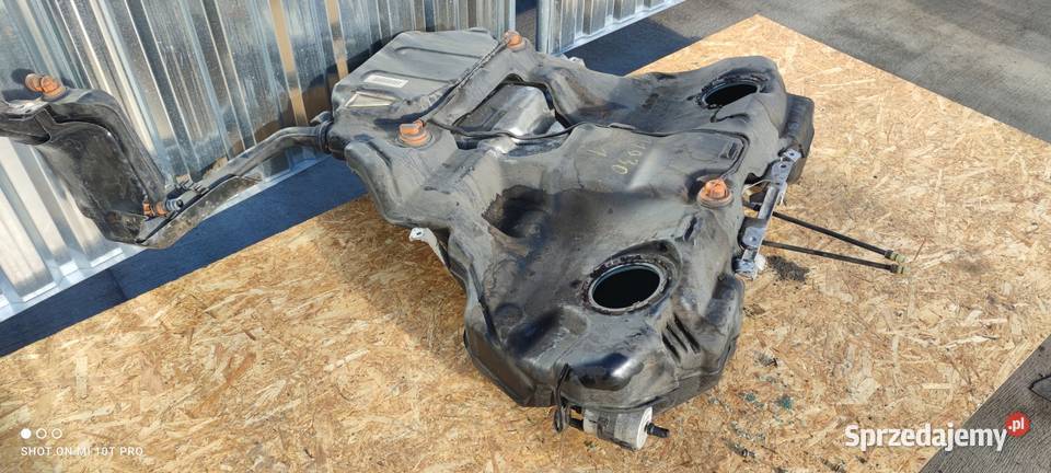 BAK ZBIORNIK PALIWA AUDI A4 B7 QUATTRO osobowe Przystajń